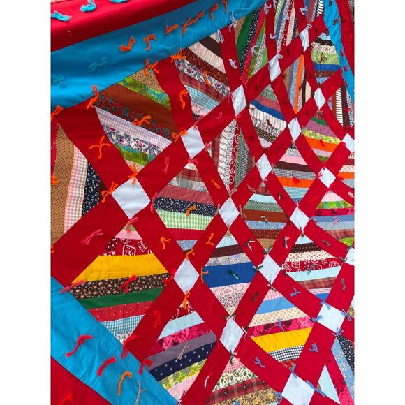 Vintage 60's Heavy Tied Scrappy Patchwork Quilt Red Blue 92.5x81" - Picture 15 of 16